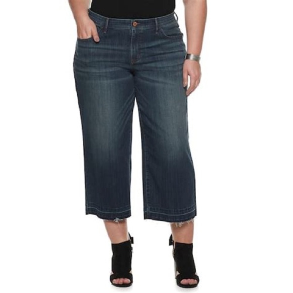 Evri Wideleg Cropped Jeans with Frayed Hem